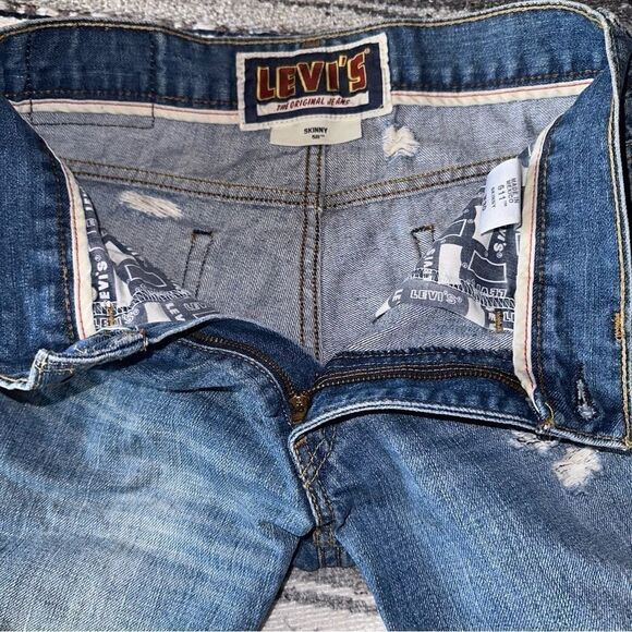 Levi's
511 Slim Cut-Off Denim Shorts
Stay cool in in 100% cotton sz… - Picture 4 of 8